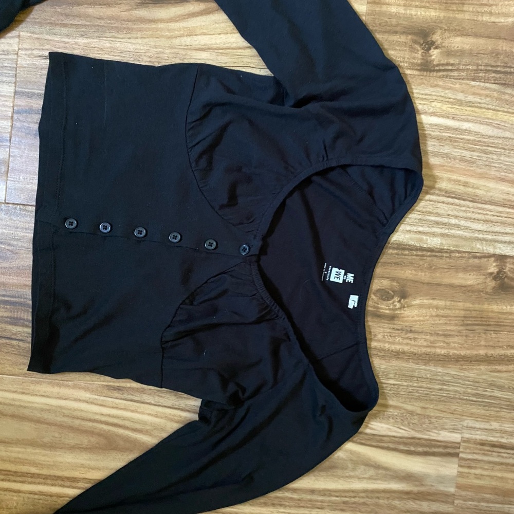 Black long sleeve cropped top